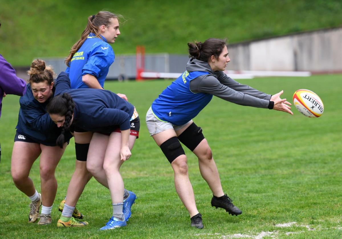 Las jugadoras del Eibar entrenando en Unbe.