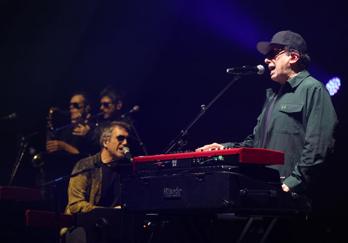 Calamaro casi llenó anoche con su gira aniversario de 'Honestidad brutal' el Kursaal donostiarra.