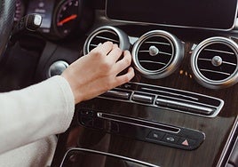 El truco japonés para enfriar el interior del coche en 30 segundos sin encender el aire acondicionado