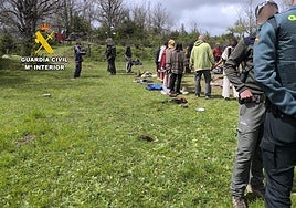 Así es la 'familia arcoíris', la comuna de amor libre asentada en Huesca