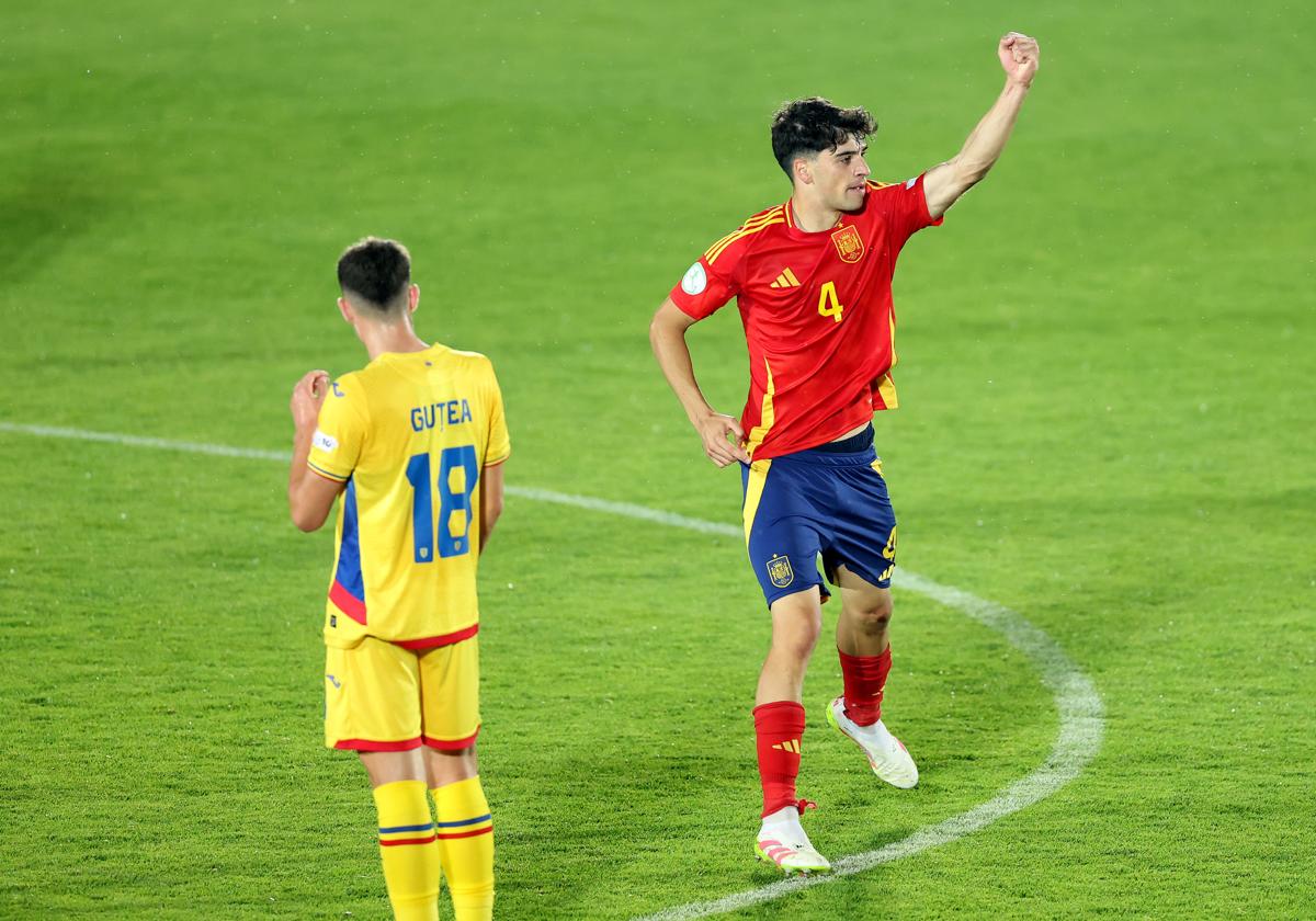 Jon Martín celebra un gol frente a Rumanía