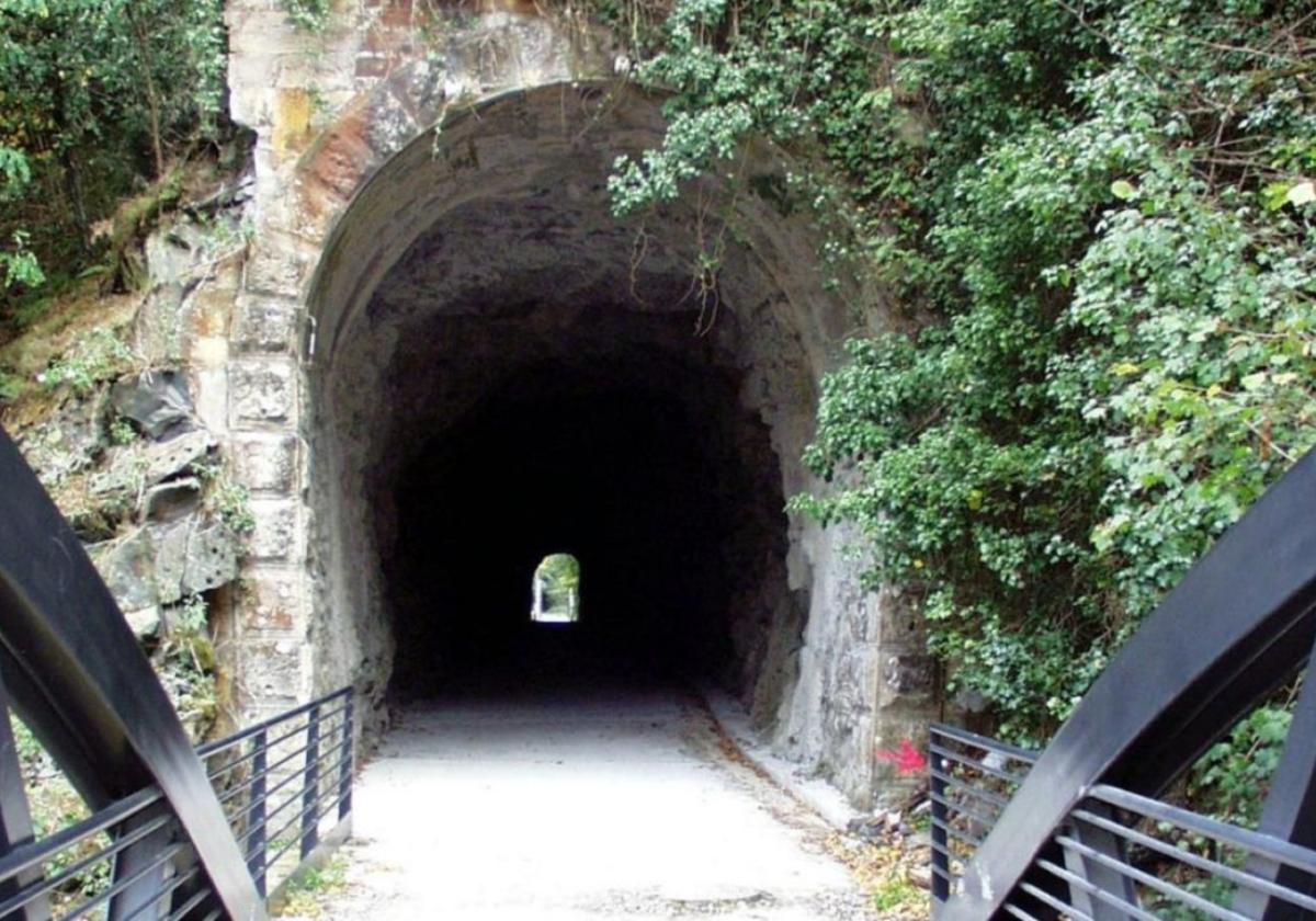 Uno de los túneles del bidegorri entre Azkoitia y Urretxu.