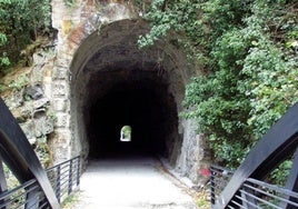 Uno de los túneles del bidegorri entre Azkoitia y Urretxu.