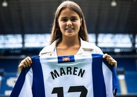 Maren Lezeta posa en Anoeta con su nuevo dorsal.
