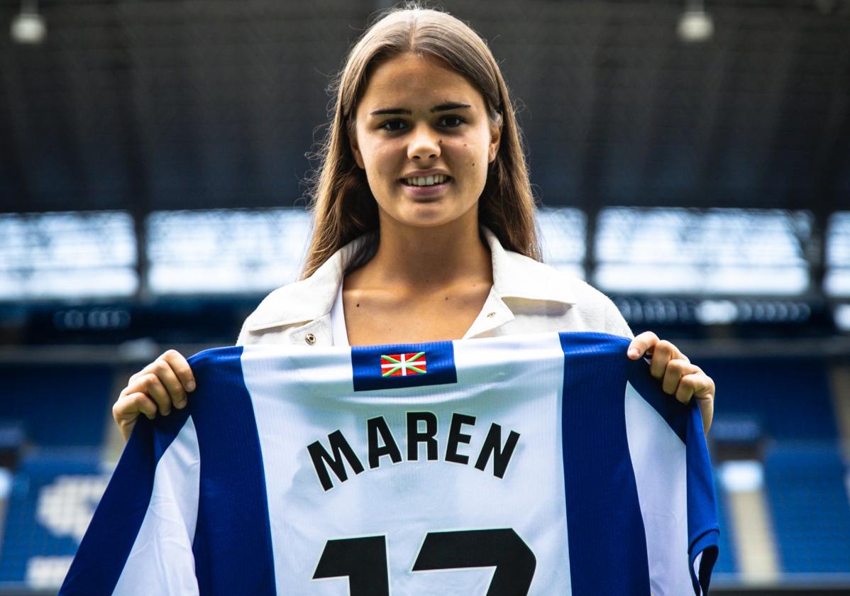 Maren Lezeta posa en Anoeta con su nuevo dorsal.