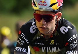 Van Aert salió a rodar ayer en Lille.