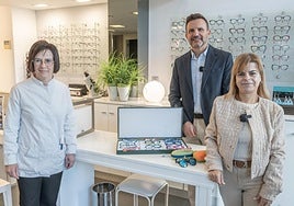 Presentación reciente de la campaña de las ayudas para el material escolar en la óptica Irigoyen.