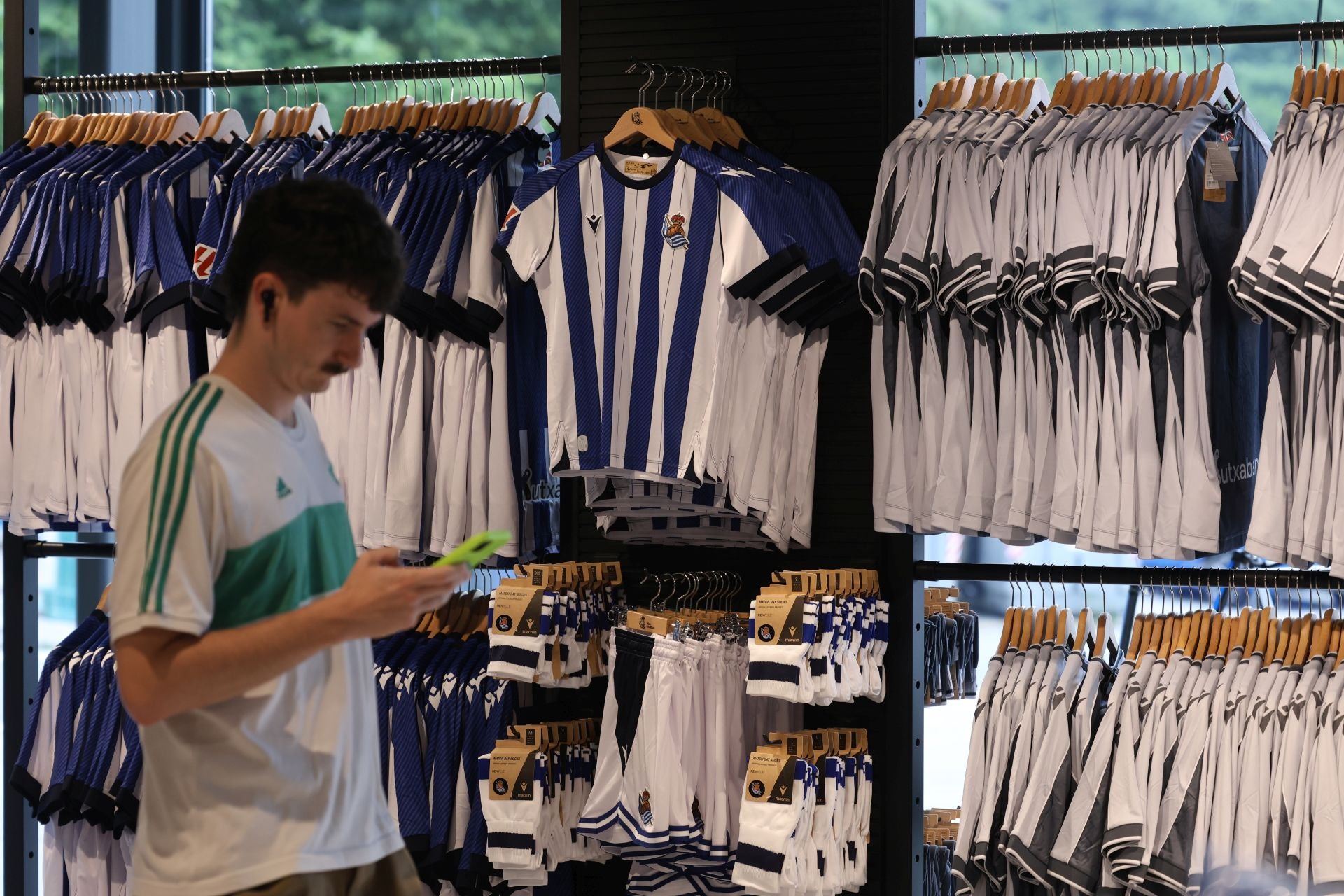 Las primeras equipaciones de la Real ya están vendidas