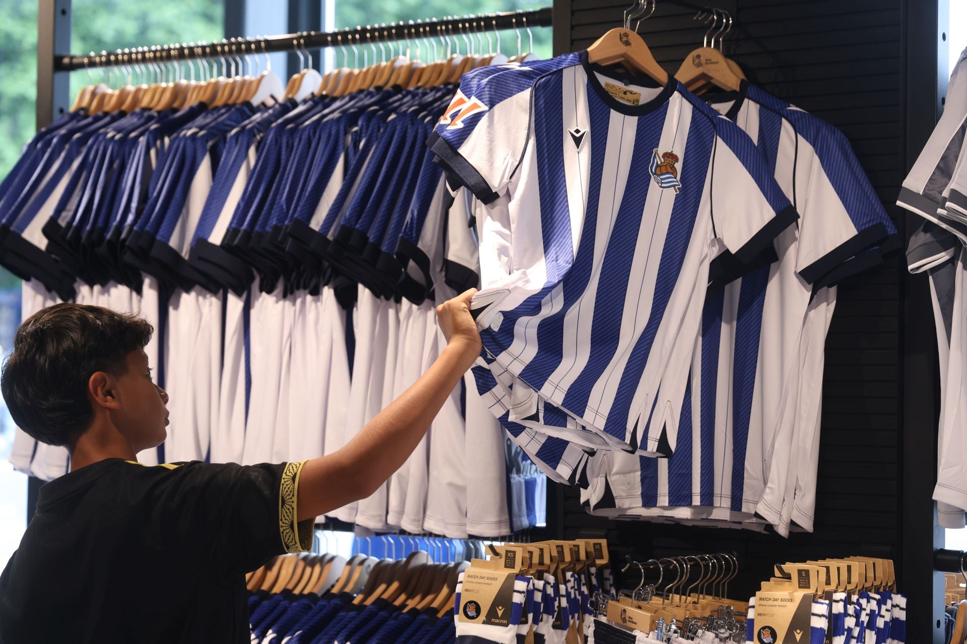Las primeras equipaciones de la Real ya están vendidas