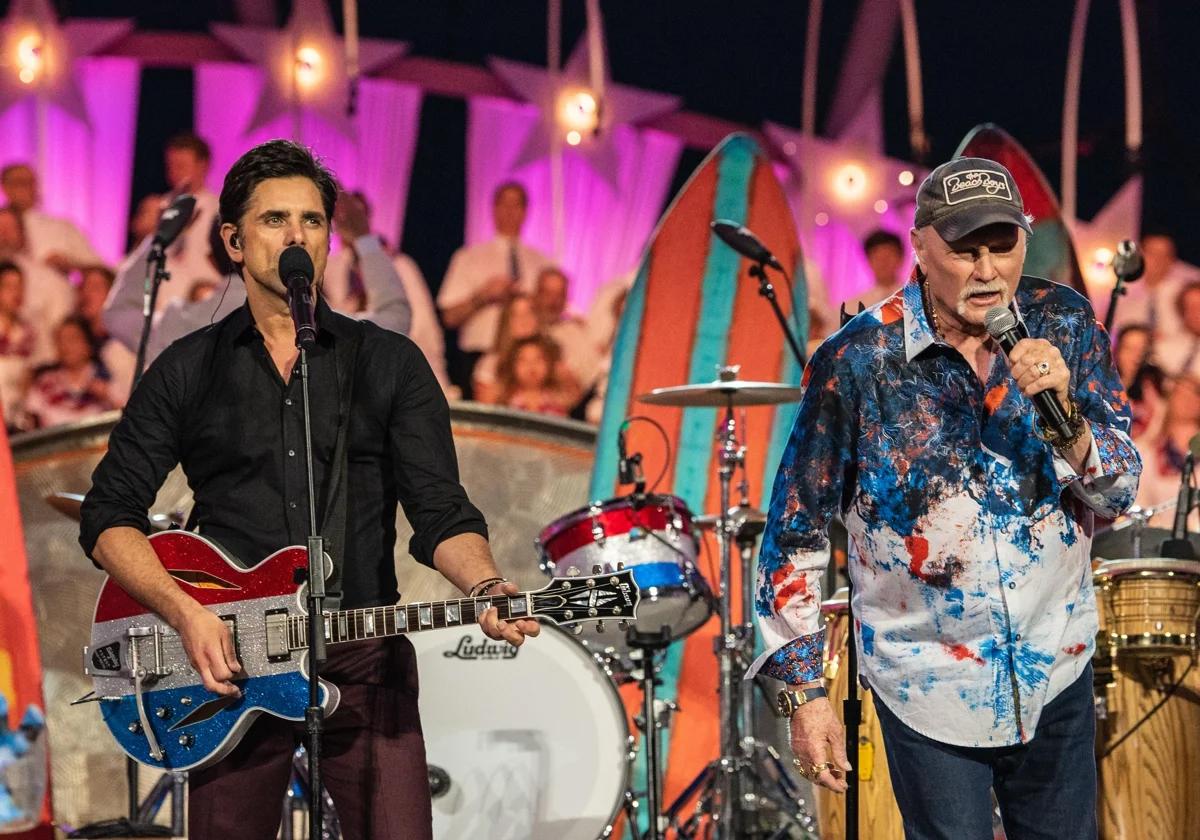 John Stamos y Mikel Love, en un reciente concierto.
