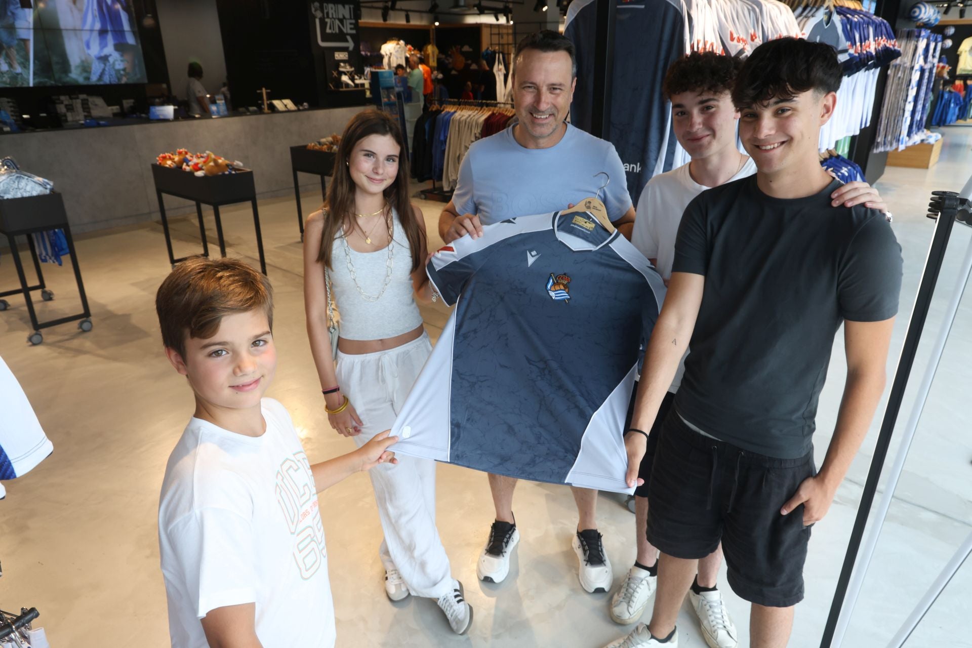 Las primeras equipaciones de la Real ya están vendidas