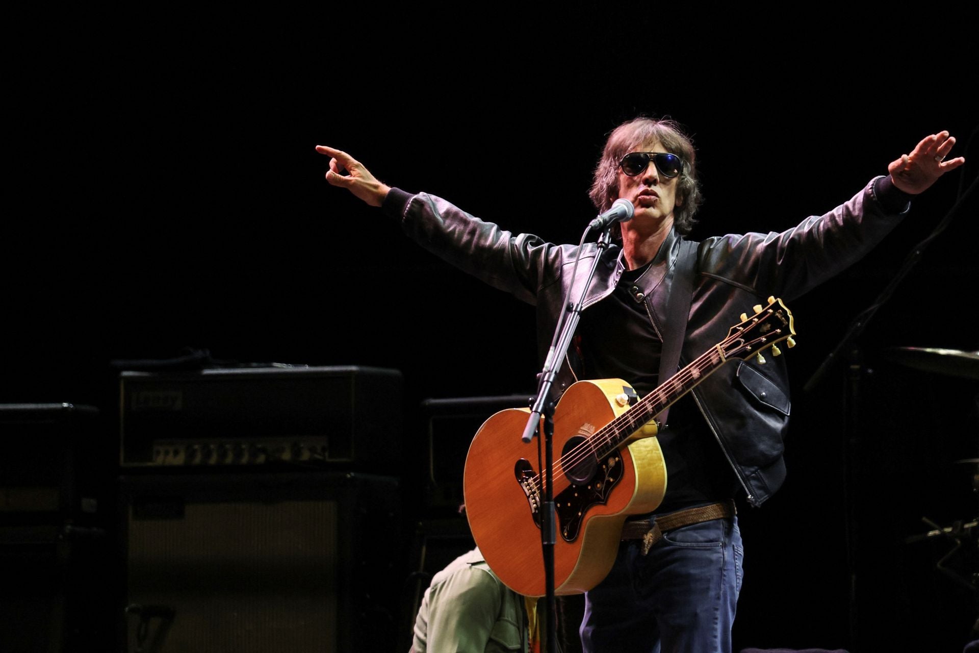 Oasis hace temblar Cardiff