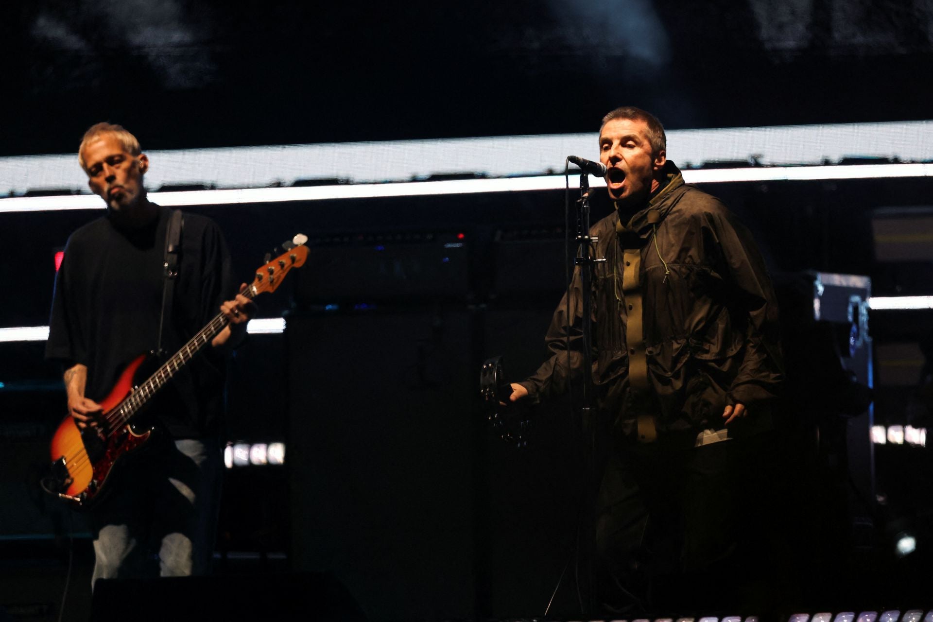 Oasis hace temblar Cardiff