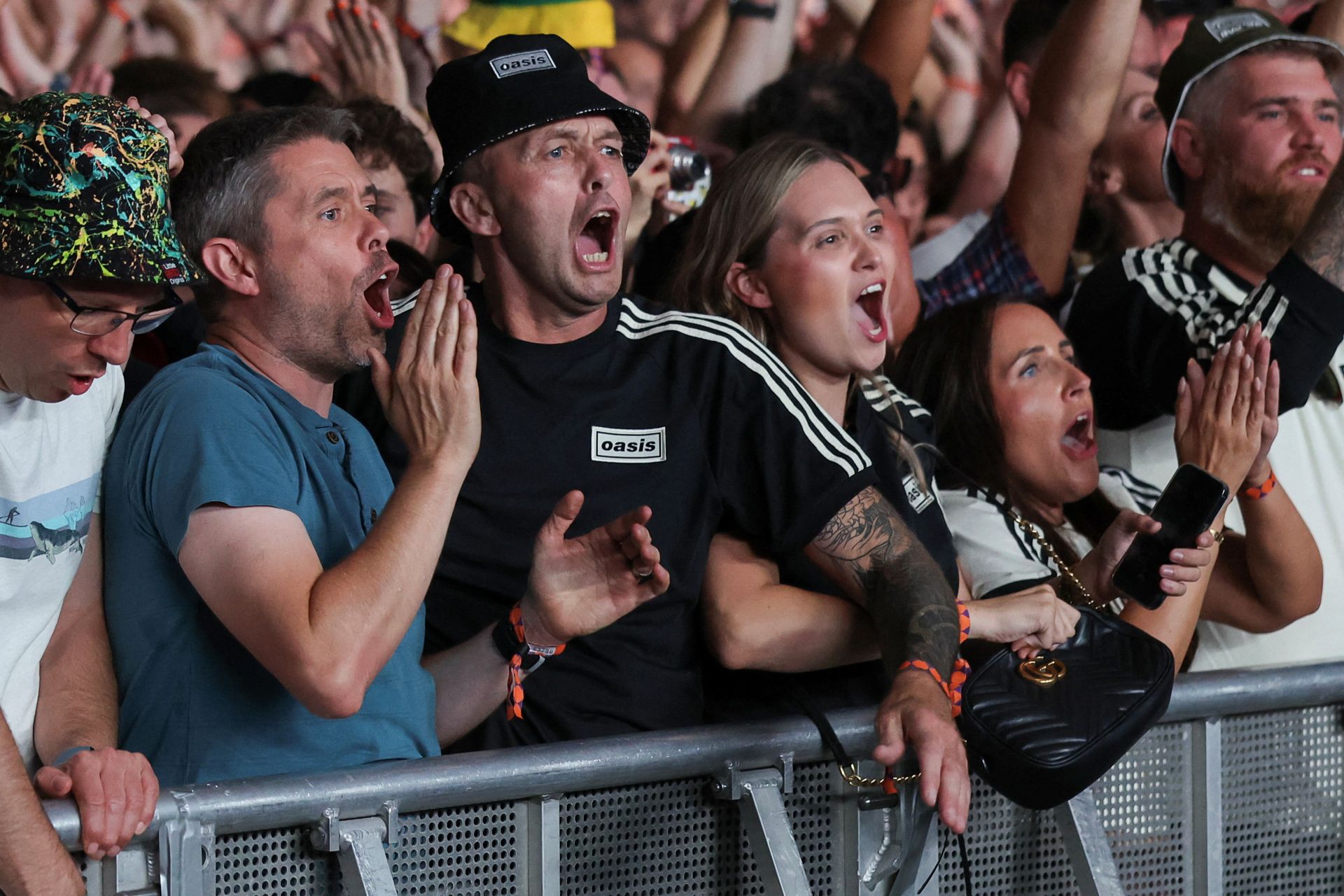 Oasis hace temblar Cardiff