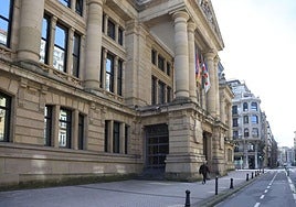 Entrada de la Audiencia Provincial de Gipuzkoa.