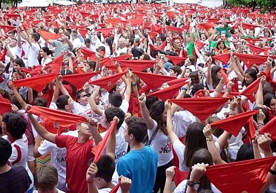 Los pañuelos rojos volverán a inundar Gure Zumardia los instantes previos al chupinazo.