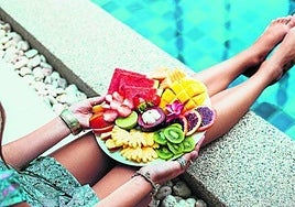 Una buena alimentación nos protege del sol.