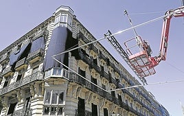 El edificio de la calle Moraza en Donostia es un habitual en los rodajes, por ejemplo en 'La infiltrada'.