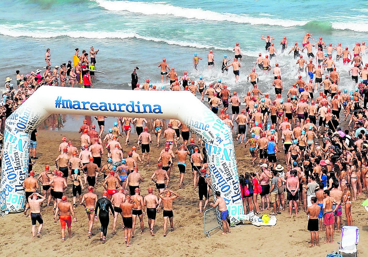Haigor Aranguren e Iranti Mendia ganadores de la Travesía Itzurun-Arranpla.
