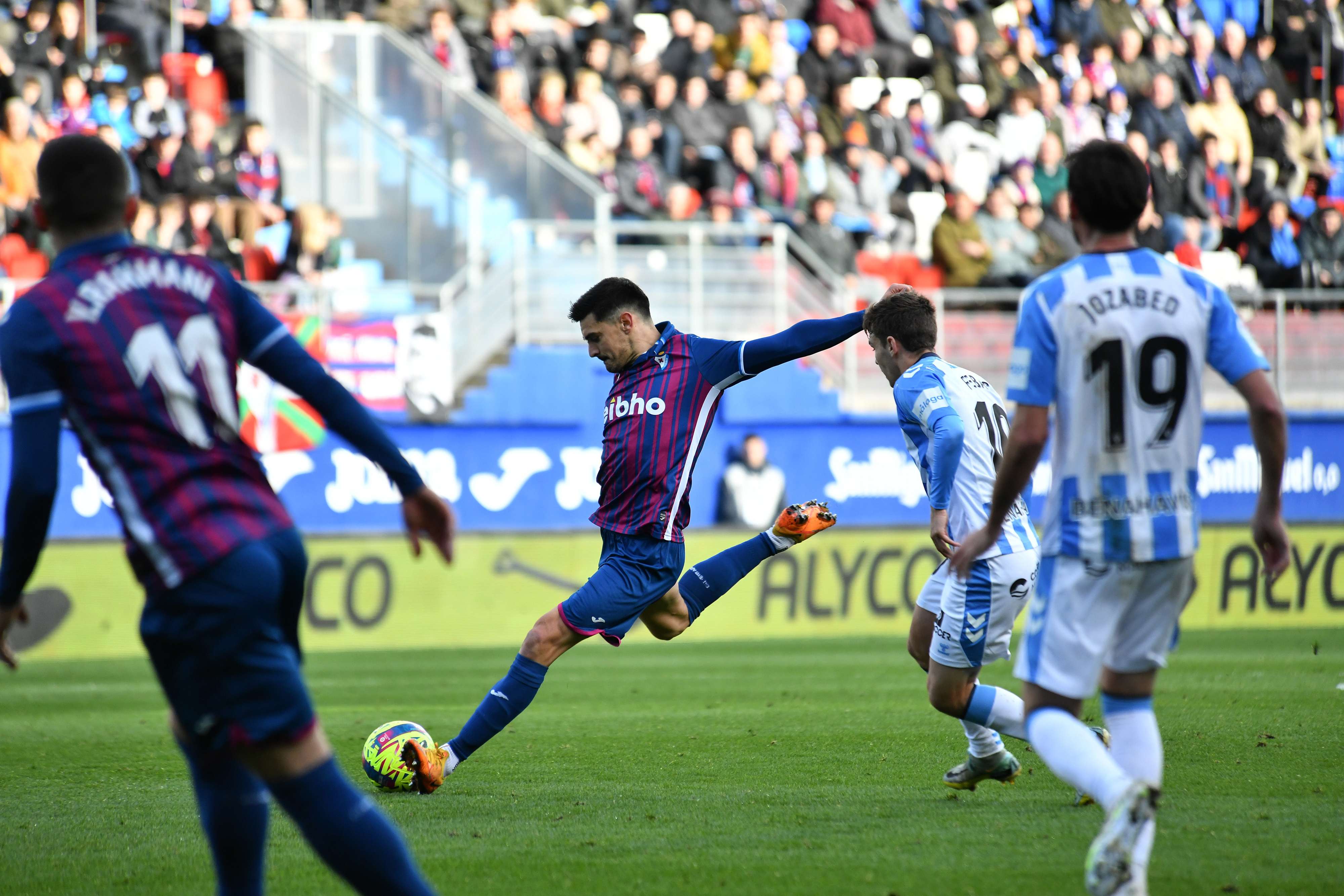 Uno de los lances del partido del partido de la pasada campaña entre Eibar y Málaga.