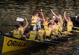 Orio celebra su victoria en la ría de Bilbao.