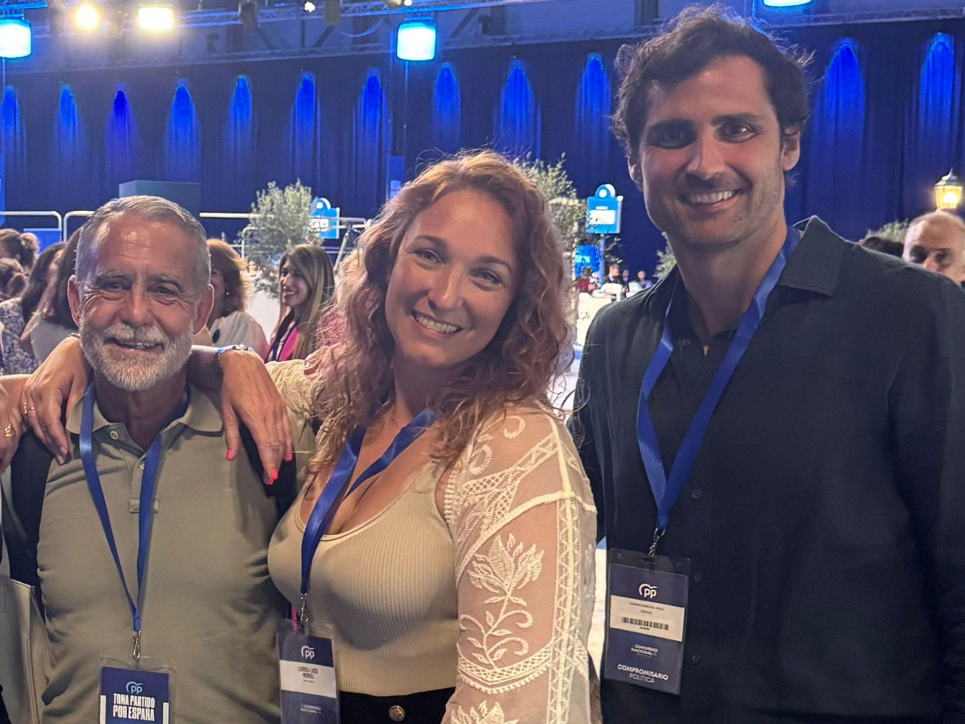 Los políticos guipuzcoanos Jorge Mota, Muriel Larrea y Mikel Lezama, durante la clausura del congreso del PP hoy en Madrid.