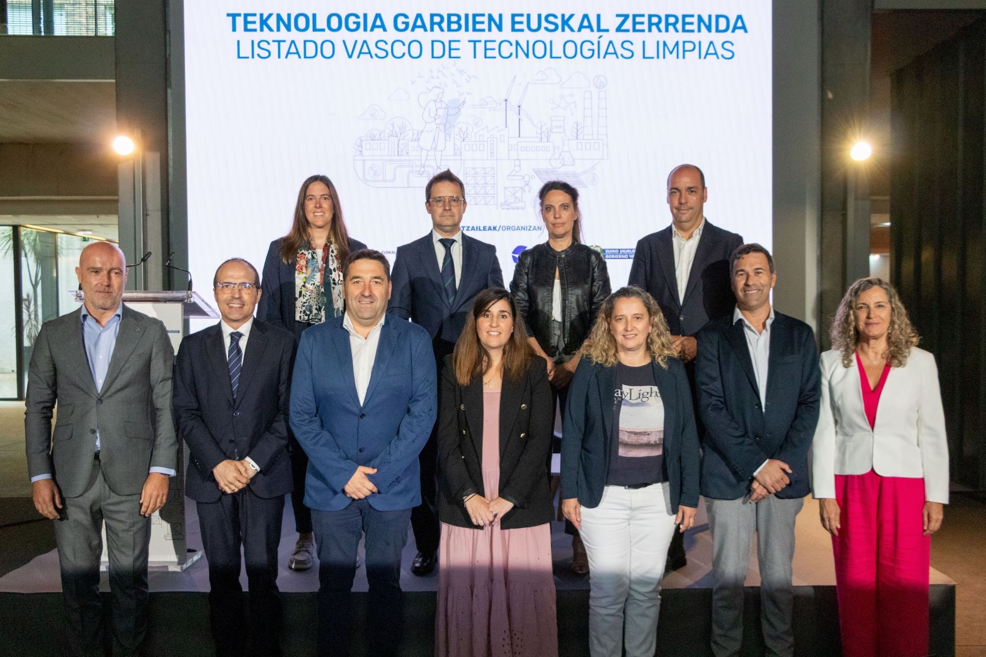 Representantes institucionales y empresariales, en la presentación de hoy en la Cámara de Comercio de Gipuzkoa.