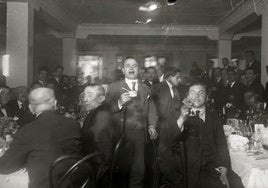 Una celebración en el 'Solar Navarro' de la calle Fermín Calbetón.