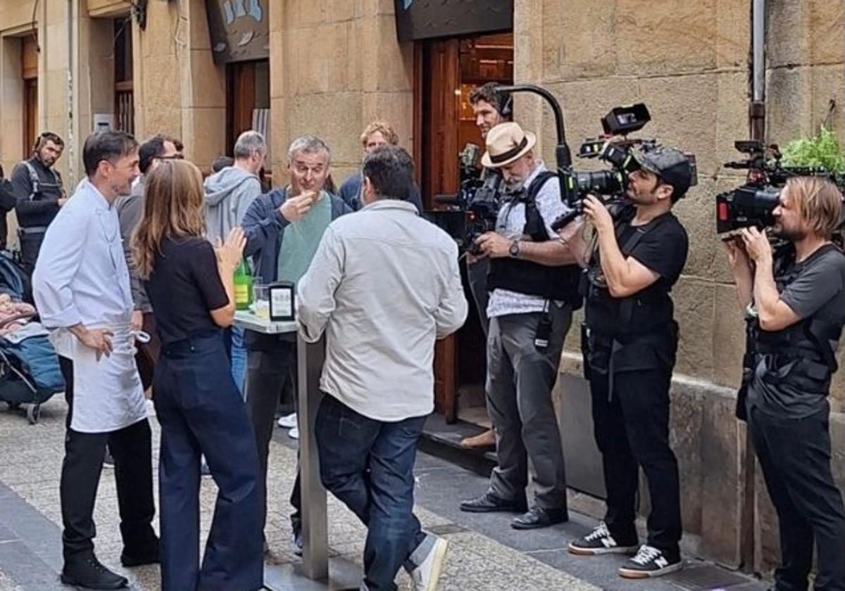 El bar de la Parte Vieja de San Sebastián que protagoniza una famosa serie de Netflix: «Tradición, sabor y pintxos»