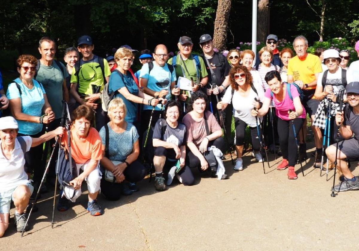 Grupo de senderistas que recorrió una de las etapas de la gran vuelta a Donostia.