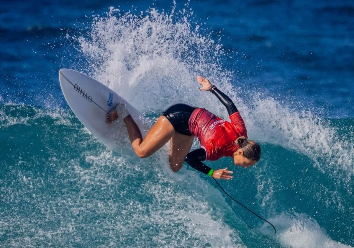 Nadia Erostarbe se acerca a la élite del surf mundial