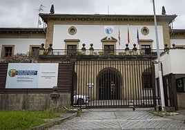 Puerta de acceso a la prisión de Martutene en San Sebastián.