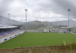 Estado actual del campo principal de las nuevas instalaciones del Eibar.
