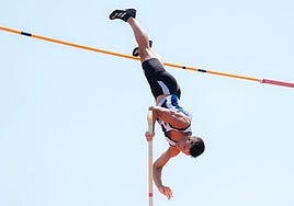 Martínez de Rituerto, durante un salto en el Campeonato de España.