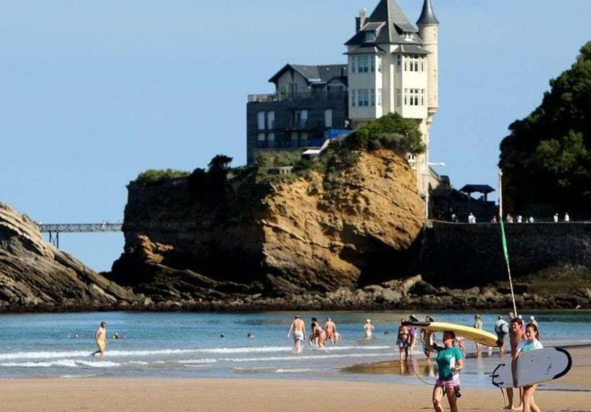 Una vista de la playa Côte des Basques, en Biarritz