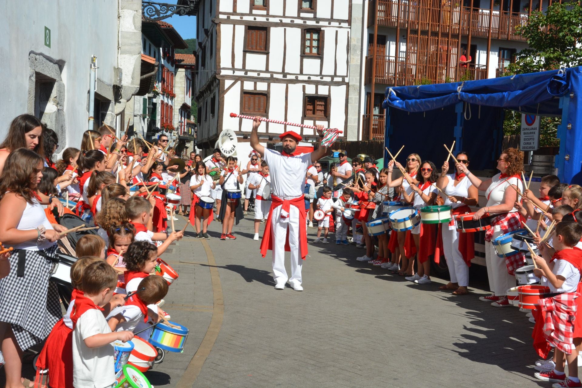 Lesaka, a ritmo de tambor