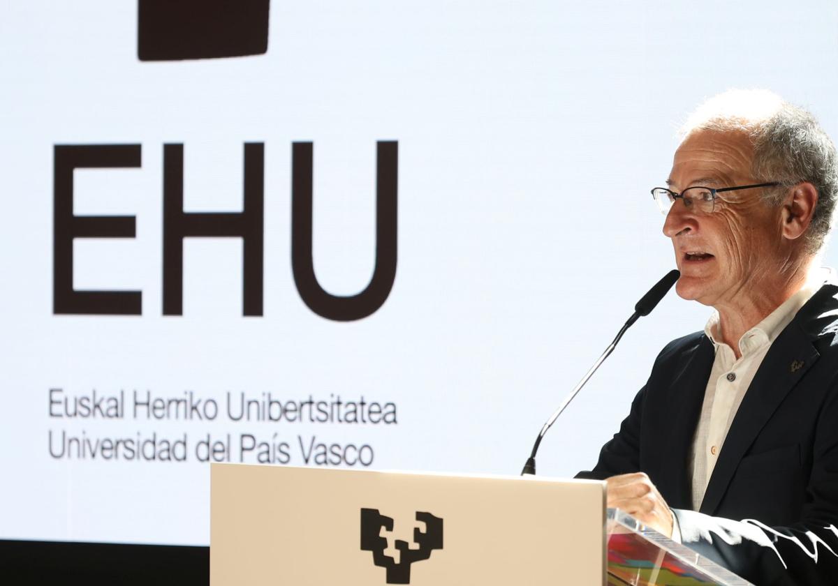 Bengoetxea, rector de la EHU, en un acto de la universidad.