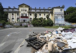 El edificio, abandonado desde hace dos décadas, ha sido un foco de inseguridad ciudadana en los últimos meses.