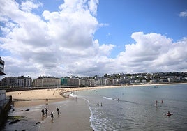 El disfrute de la playa tiene las horas contadas.