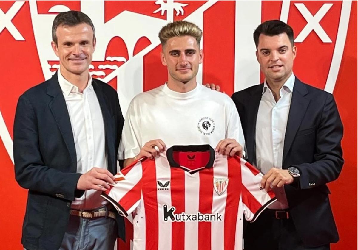 Presentación de Robert Navarro como nuevo jugador del Athletic