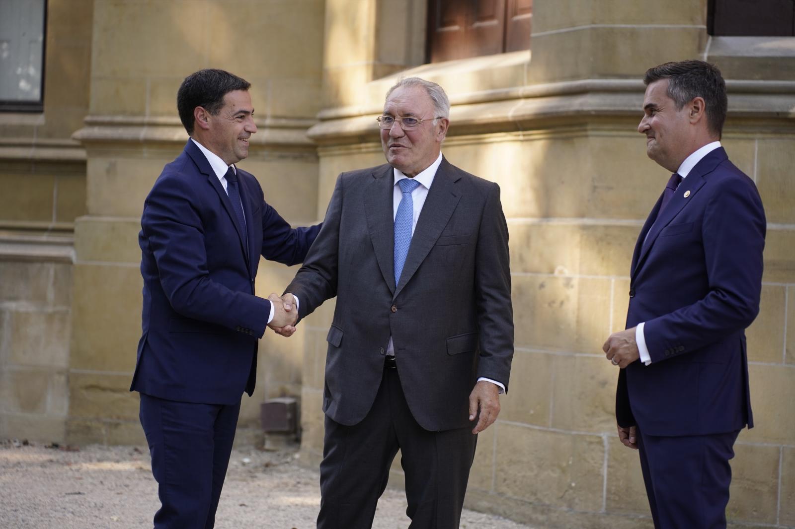 Los Korta premian a Jainaga en una defensa del arraigo de las empresas vascas