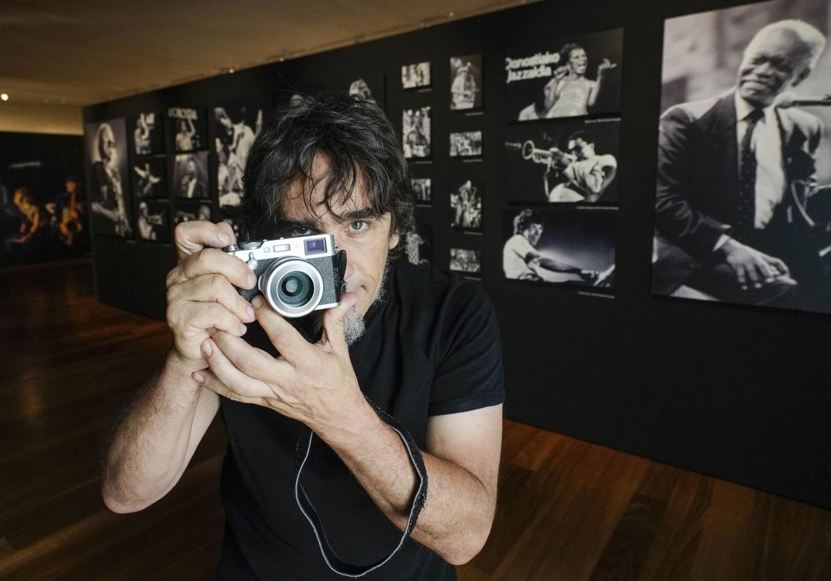 El comisario y fotógrafo Lolo Vasco, este viernes en el Laboratorio de San Telmo.