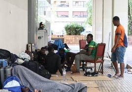Jóvenes de Mali, esta semana en el barrio de Amara Berri de Donostia.