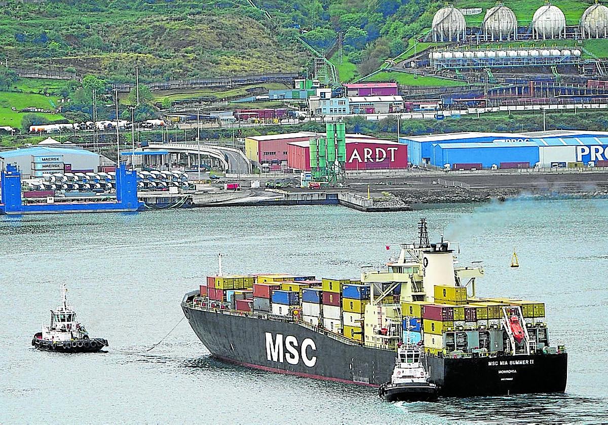 La guerra comercial ya ha ralentizado el envío de mercancías del Puerto de Bilbao.