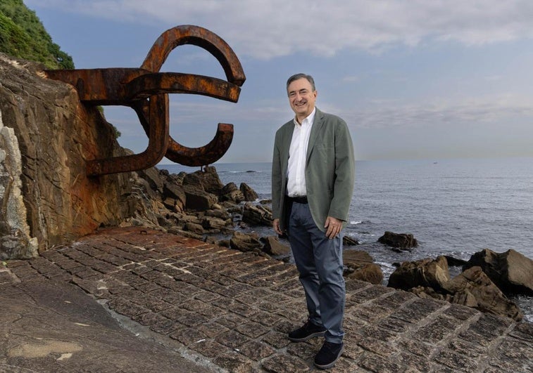 Aitor Esteban, en el Peine del Viento de Donostia, este pasado viernes