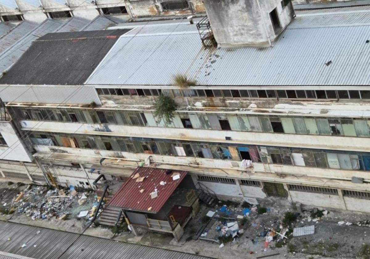 Pabellones abandonados y ocupados en el barrio de Herrera