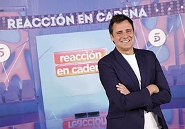 El presentador Ion Aramendi, en el plató de 'Reacción en cadena'.