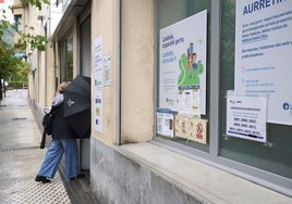Exterior de la oficina de Lanbide en el barrio donostiarra de Gros