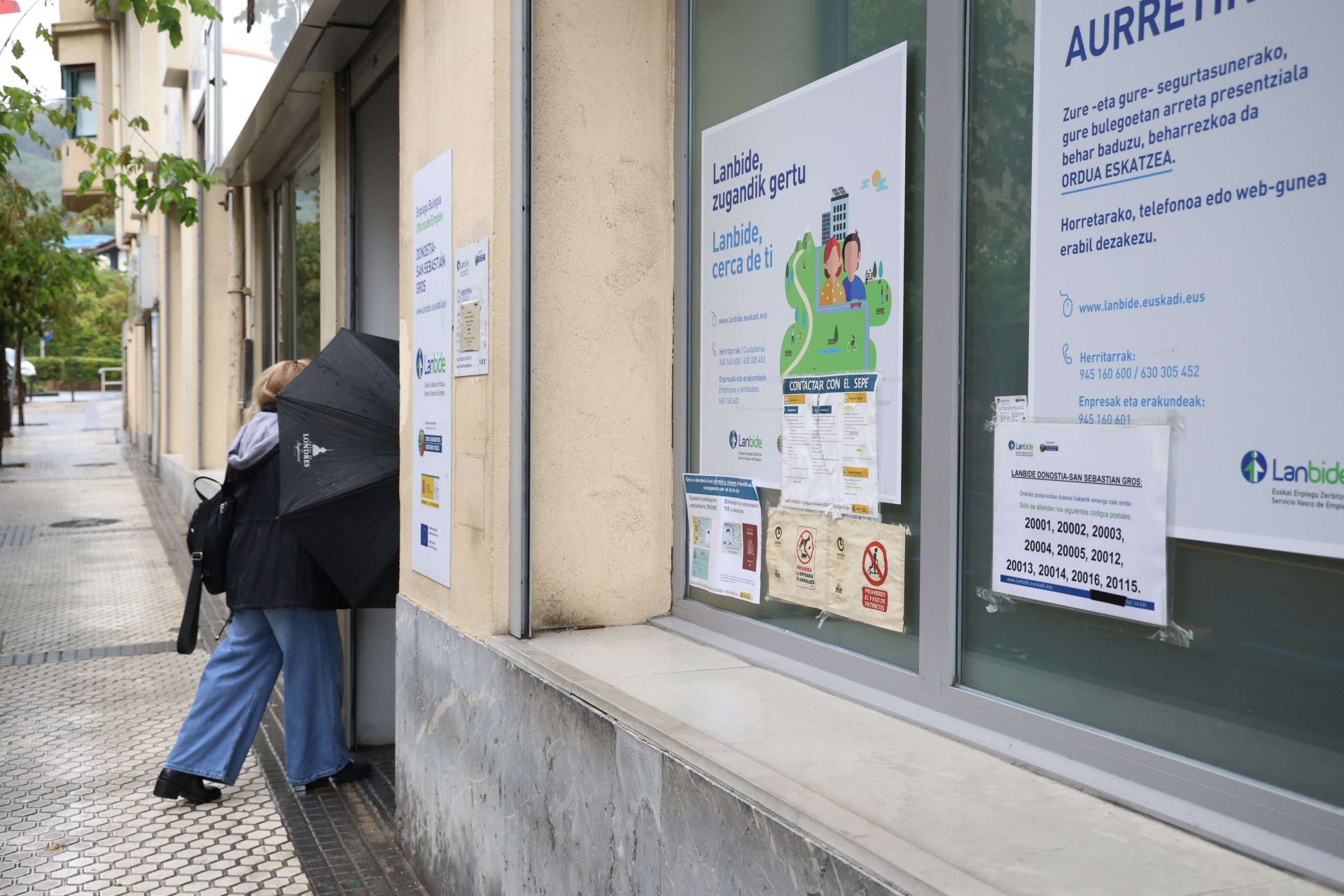 Exterior de la oficina de Lanbide en el barrio donostiarra de Gros
