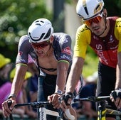 Mathieu van der Poel cruza la meta junto al ezkiotarra Alex Aranburu.